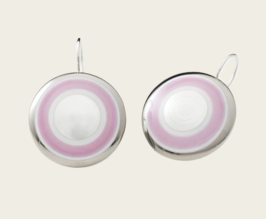 Maan Collectie roze en zilver rond porseleinen oorhangers