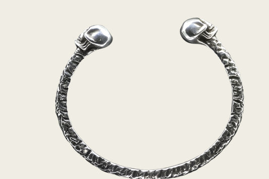 Zilveren armband 2 doodskoppen