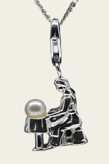 Zilveren Waarzegster met parel hanger en/of bedel