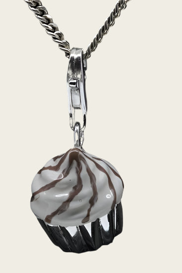 Zilveren Muffin Cupcake wit-bruin hanger en/of bedel