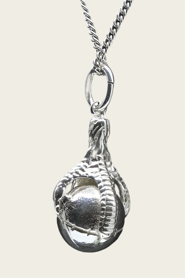 Zilveren Klauw met kaatsbal groot ketting hanger