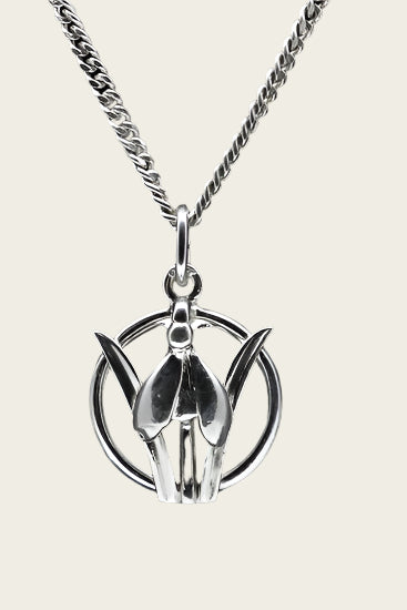 Zilveren Sneeuwklokje in cirkel ketting hanger