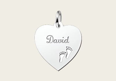 Zilveren graveerplaatje Hart met voetjes ketting hanger