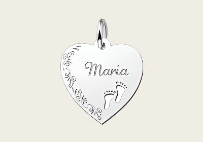 Zilveren graveerplaatje Hart met voetjes en bloemenrand ketting hanger