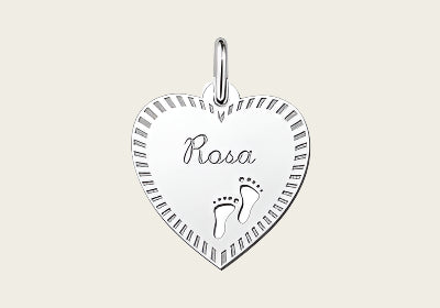 Zilveren graveerplaatje Hart met voetjes en rand ketting hanger