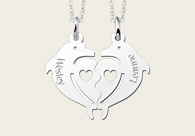 Zilveren graveerplaatje breekhanger Dolfijnen met hartje ketting hanger