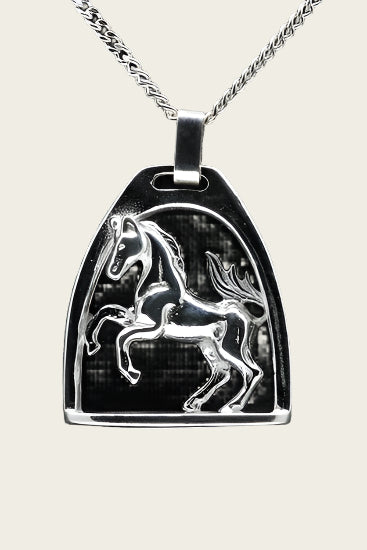 Zilveren Paard in stijgbeugel ketting hanger