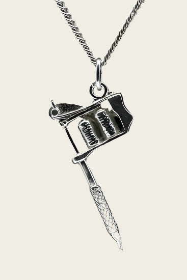 Zilveren Tatoeage spuit ketting hanger