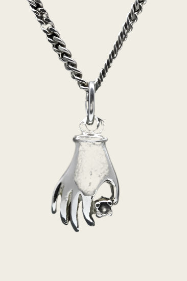 Zilveren Handje dobbelsteen ketting hanger