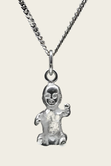 Zilveren Baby zittend ketting hanger