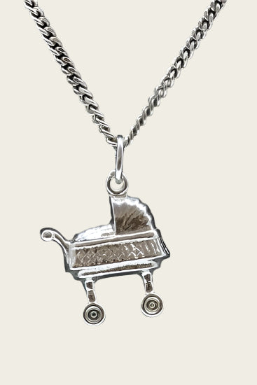 Zilveren Kinderwagen - Poppenwagen ketting hanger