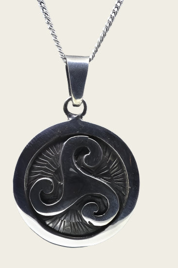 Silver Celtic Triskel Round Necklace Pendant