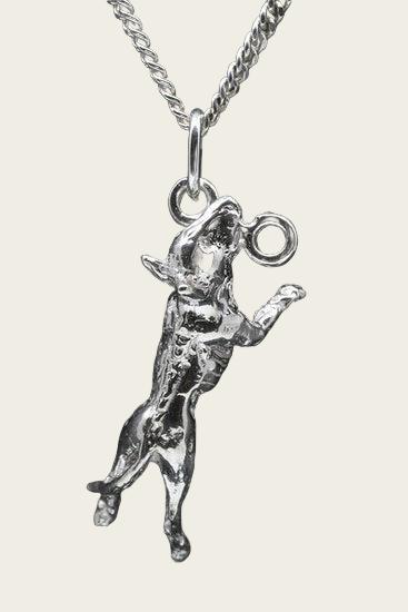 Zilveren Engelse bull terrier hangend aan stok ketting hanger - groot