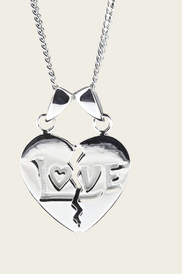 Zilveren Breekhart met tekst Love  ketting hanger