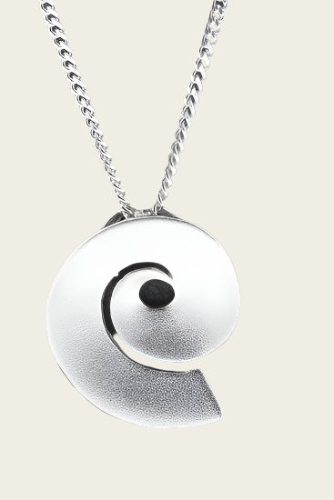 Zilveren Slakkenhuis mat ketting hanger