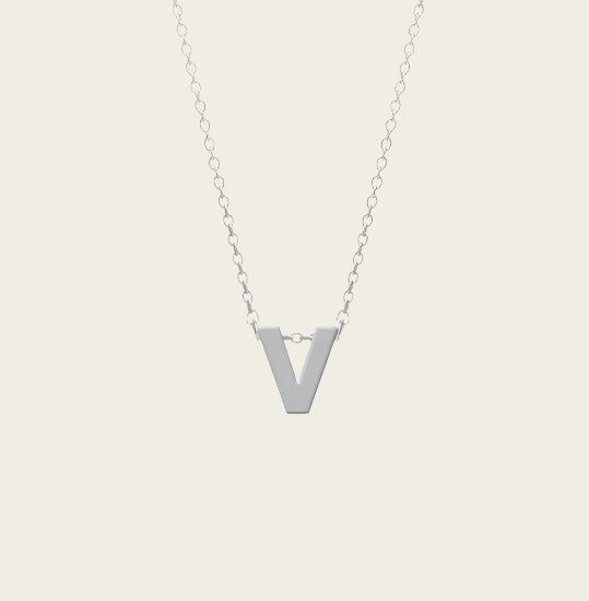 Stainless steel Letter V pendant + chain 45-50 cm in stainless steel