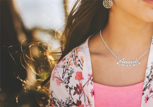 Zilveren Naamketting lettertype Anouk met hartjes