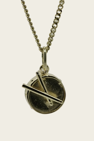Gouden Trommel met stokken ketting hanger