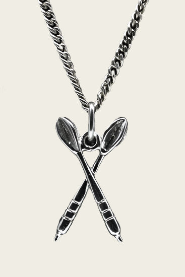 Zilveren Dartpijlen gekruist klein ketting hanger