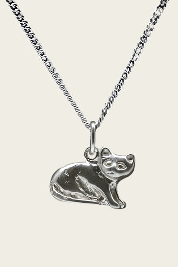 Zilveren Poes ketting hanger - liggend