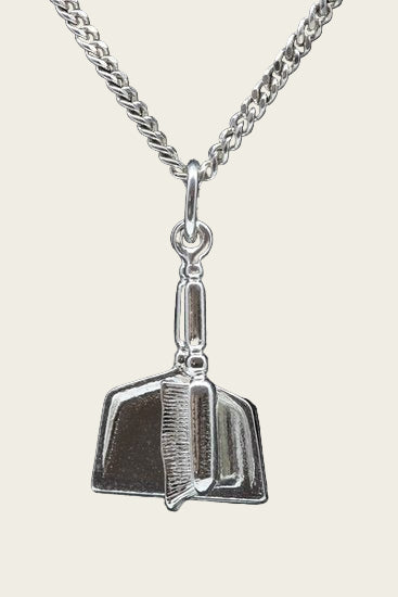 Zilveren Stoffer en blik ketting hanger