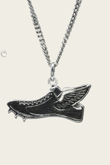 Zilveren Sportschoen met spikes ketting hanger