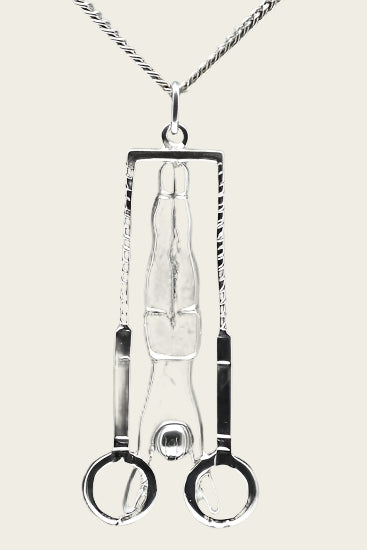 Zilveren Turner aan ringen ketting hanger