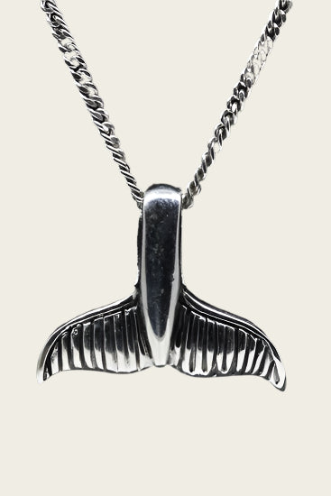 Zilveren Walvisstaart bewerkt ketting hanger