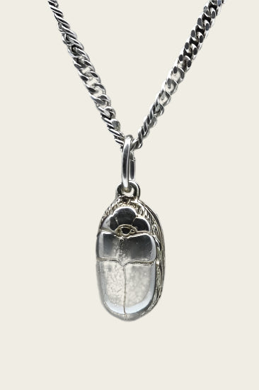 Zilveren Scarabee klein ketting hanger