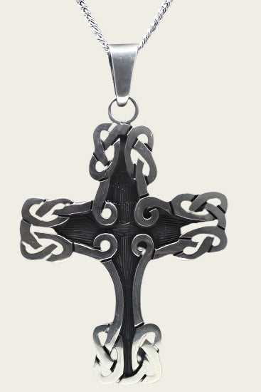 Zilveren Keltisch kruis met knoop ketting hanger
