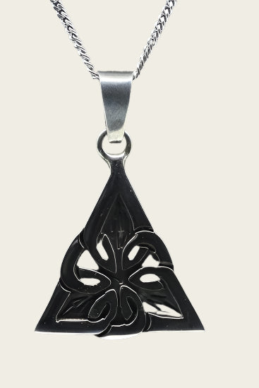 Zilveren Keltische knoop in driehoek ketting hanger