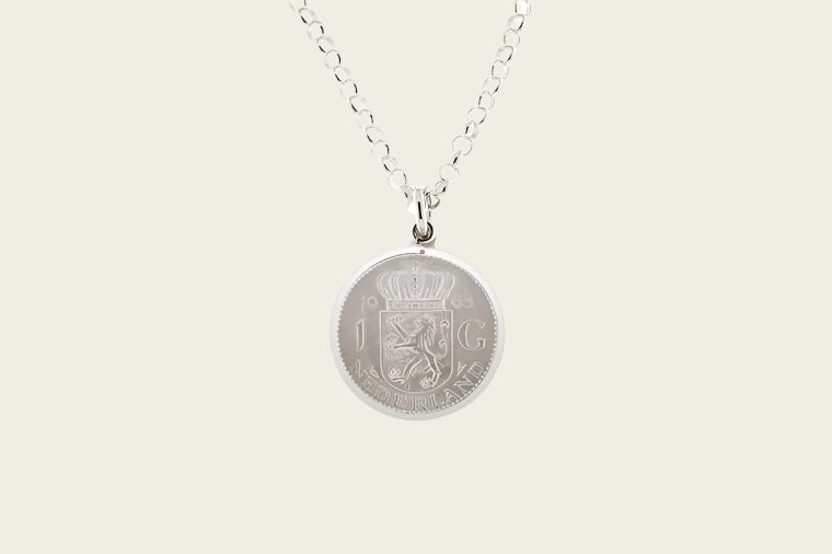 Zilveren 1 Gulden munt 1954 t/m 1967 in zilveren rand ketting hanger