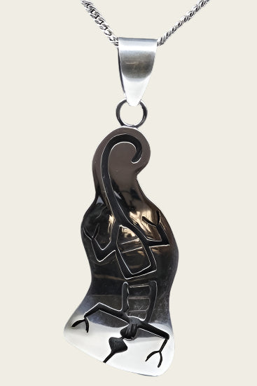 Zilveren Indiaan Hagedis vrije vorm hopi style ketting hanger