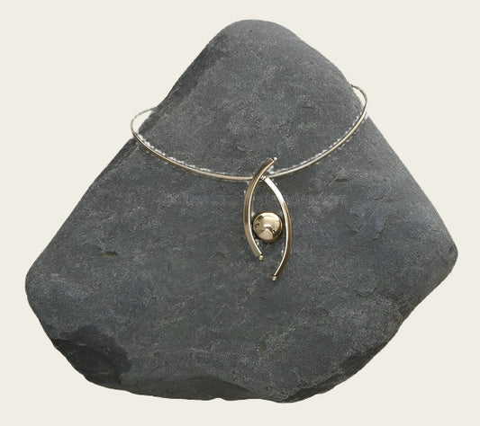 Ashanger met ketting Het Oog verbronsd