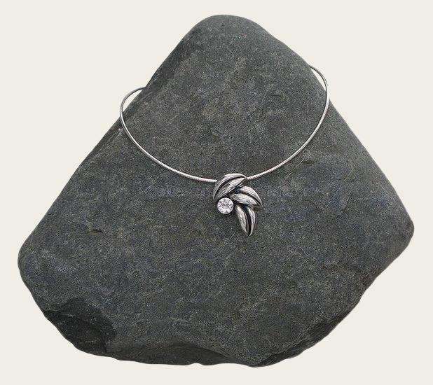 Pendant with chain Leaf trio with Swarovski crystal silver plated