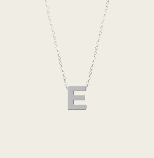 RVS Letter E hanger + ketting  45-50 cm in edelstaal