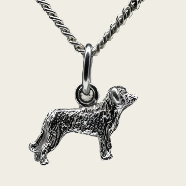 Zilveren Pyrenese herder ketting hanger - oren ongecoupeerd met staart - klein