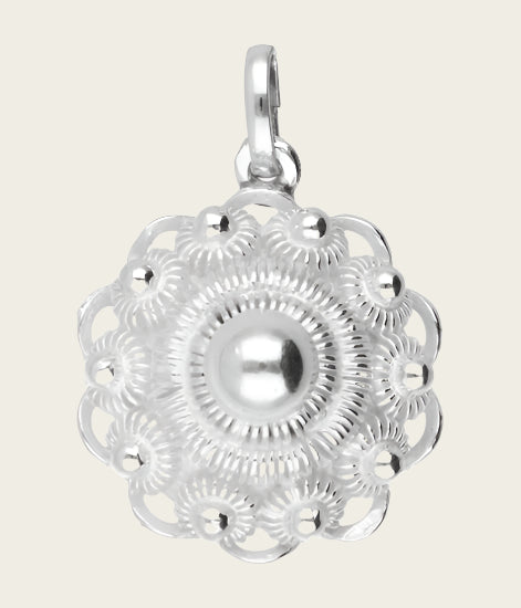 Zilveren Zeeuwse knop knoop 18 mm. ketting hanger